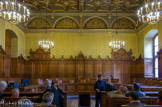 <center></center><center>Palais de Justice. </center>La 1er Chambre du tribunal civil. Probablement chambre de saint Louis à l'origine, elle fit partie plus tard des locaux du Parlement de Paris. C'est là qu'à partir du 6 avril 1793 siégea le Tribunal révolutionnaire, là que furent condamnés tant de personnages célèbres, dont Marie-Antoinette. Restaurée en 1866, incendiée en 1871, la Grand-Chambre a été rétablie dans le style primitif de Louis XII (1502) par Duc et Daumet.