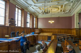 <center></center><center>Palais de Justice. </center>Chambre des Criées. C'est là où on vend les faillites, à la bougie.