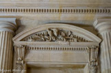 <center></center><center>Palais de Justice. </center>La galerie Marchande. On y trouve des beaux frontons, probablement de la fin du XVIIIe s., et dont les attributs rappellent d'anciennes juridictions.