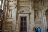 <center></center><center>Palais de Justice. </center>Vestibule de Harlay. A une extrémité on remarque les statues de saint Louis à gauche et de Philippe Auguste à droite. Elles sont l’œuvre de Philippe Lemaire en 1860. Entre ces deux statues une porte donne accès à la Chambre civile de la Cour de cassation.