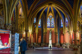 <center></center><center>La Sainte-Chapelle.  </center>Il y a deux chapelles superposées, celle du rez-de-chaussée, qui est fort basse, destinée aux serviteurs, et celle du premier étage, réservée à la famille royale et aux grands officiers.