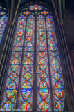 <center></center><center>La Sainte-Chapelle.  </center> A droite, en entrant. Histoire des reliques de la Passion. La verrière de l'histoire des reliques de la Passion est la seule à se lire en boustrophédon (système de lecture serpentant depuis le bas, de gauche à droite, puis de droite à gauche,  jusqu'en haut).