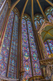 <center></center><center>La Sainte-Chapelle.  </center> Le choeur. A gauche, le Livre d'Isaïe et l'Arbre de Jessé et, en haut, un bout du Livre des Juges. A droite, Saint-Jean l'Evangéliste et l'Enfance du Christ.