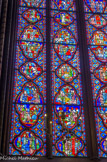 <center></center><center>La Sainte-Chapelle.  </center> Détails de l'Histoire des reliques de la Passion. Dans la partie basse des lancettes, elle illustre le récit de la découverte des reliques par sainte Hélène à Jérusalem, jusqu'à leur arrivée dans le royaume de France.