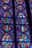 <center></center><center>La Sainte-Chapelle.  </center> Détails de l'Histoire des reliques de la Passion. Saint Louis, son frère Robert et une reine, probablement Blanche de Castille, sont représentés plusieurs fois dans les différentes scènes de la translation.