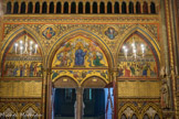 <center></center><center>La Sainte-Chapelle.  </center>Le portail s'ouvre sous une arcade brisée, et deux arcades plus étroites en tiers-point la flanquent. Les tympans de ces trois arcades ont été peints par Steinheil, qui n'a pu s'appuyer sur rien d'existant, car la présence de la tribune d'orgue avait fait que ce mur fût resté vierge. Les motifs sont les trois scènes de sacrifice de l'Ancien Testament ; un Christ bénissant flanqué d'anges en prière et encadré des prophètes Isaïe et Jérémie