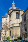 <center>Le lycée Charlemagne.</center> La Chapelle Saint-Louis de 1582, fut remplacée par l'église actuelle en 1627 et le roi Louis XIII en posa la première pierre de l'édifice sous le vocable de Église Saint-Louis-des-Jésuites. Son plan fut réalisé par deux jésuites: le frère Étienne Martellange, (1568-1641) et François Derand.