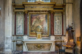 <center>L'église Saint-Paul-Saint-Louis</center>Chapelle Saint-Louis. Tableau «Saint Louis vénérant la couronne d'épines qu'il ramena de Terre Sainte» (Leduc, 1831).