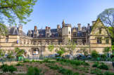 <center>Le musée de Cluny. </center> Le musée de Cluny  se trouve dans un hôtel particulier, l'hôtel de Cluny, et dans les Thermes de Cluny contigus. Le musée de Cluny, de son nom officiel Musée national du Moyen Âge - Thermes et hôtel de Cluny, est situé dans le 5e arrondissement de Paris, au cœur du Quartier latin, dans un hôtel particulier du XIIIe siècle : l'hôtel de Cluny. Les bâtiments accueillaient les abbés de l'ordre de Cluny en Bourgogne dès le XIIIe siècle.