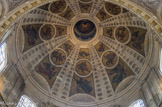 <center>Chapelle de la Sorbonne. </center> Divisée en quartiers décorés de figures d’anges sur fond d’or, la coupole s’appuie sur un tambour éclairé de grandes baies cintrées.