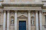 <center>Chapelle Sainte-Ursule de la Sorbonne. </center> En bas, Bossuet par Louis-Ernest Barrias (1841-1905) et le chancelier Jean de Gerson par Joseph Félon (1818-1896).