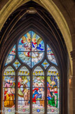 <center>L'église Saint-Séverin. </center> Vitrail de la Sainte Famille et de Sainte Elisabeth et saint Jean-Baptiste,  visible dans une chapelle latérale (XIXe siècle).