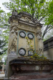 <center>Le cimetière du Père Lachaise </center> Famille Dantan. Tombeau antique à caryatides, d'Antoine Laurent Dantan.