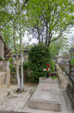 <center>Le cimetière du Père Lachaise </center> Simone Signoret, Yves Montand, à coté, le bouleau.