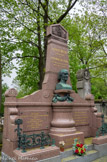<center>Le cimetière du Père Lachaise </center> Hahnemann, fondateur de l'homéopathie.