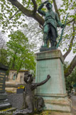 <center>Le cimetière du Père Lachaise </center> Ignace Hoff (1836-1902), sous-officier français célèbre pour s'être illustré pendant le siège de Paris durant la guerre Franco-Prussienne de 1870. Statue de Bartholdi.