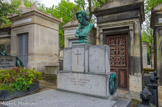 <center>Le cimetière du Père Lachaise </center> Couture, peintre. Tombeau de Tony Noël.