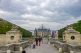 <center>Le château de Sceaux. </center> Le véritable créateur de Sceaux fut Colbert qui acheta en 1670 une seigneurie remontant au XVe siècle. Epris d'un luxe qu'il condamnait chez Fouquet, il fit remplacer l'ancien château par un somptueux édifice. L'œuvre était achevée lorsqu'en 1677, Colbert reçut Louis XIV. Le domaine passa à son fils Colbert de Seignelay, puis, en 1699, au fils légitimé de Louis XIV et de Madame de Montespan, le duc du Maine, qui, maladif, y menait une vie retirée. Pour oublier son union mal assortie, la duchesse du Maine, qui avait hérité l'humeur indépendante de son aïeul, le Grand Condé, se lança dans les intrigues politiques et dans les fêtes. Celles-ci sont restées célèbres sous le nom de « Nuits de Sceaux ».