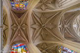 <center></center><center>L'église Saint-Gervais.</center> <center>Voûte à liernes et tiercerons à la croisée du transept.