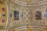 <center><center>La galerie des métiers.</center></center>La galerie des métiers est consacrée aux différentes corporations parisiennes. Ici, le verrier et le graveur.