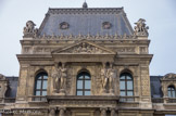 <center>Le Louvre.</center>Le Pavillon de la Bibliothèque. Cariatides, Astyanax Scaevola Bosio. Fronton : Les Sciences et les Arts, Pierre Édouard Charrier. Au-dessus, aux coins du toit, deux statues : Les Arts, Auguste Préault. Toutes ces statues datent de 1857.