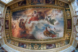 <center>Deuxième salle du musée Charles X. </center>Au plafond de cette salle, aménagée par l'architecte Fontaine à partir de 1826, François-Joseph Heim peint, de 1826 à 1827, Le Vésuve recevant de Jupiter le feu qui doit consumer Herculanum, Pompéi et Stabies. Dans les voussures, l'artiste a représenté la catastrophe du Vésuve par des scènes de désolation, la mort de Pline et des génies emportant des objets d'art. Les grisailles en haut des murs, œuvres de Nicolas Gosse et Auguste Vinchon, illustrent les bienfaits de la Nature apportés par les dieux Cérès et Bacchus. La cheminée en porphyre rouge, à décor de mosaïques et de bronzes, est un remploi. Exécutée par Francesco Belloni entre 1815 et 1816 pour le roi Louis XVIII, elle n'est installée dans cette salle qu'en 1826.