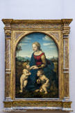 <center>La Vierge à l'Enfant avec le petit saint Jean-Baptiste, dit La Belle Jardinière.</center> Raffaello Santi, dit RAPHAËL. Ni l'identité du commanditaire, ni les circonstances dans lesquelles La Belle Jardinière entra dans la collection royale ne sont connues.
Après la Vierge du Belvédère (Vienne) et la Vierge au chardonneret (Florence), de 1505-1506, La Belle Jardinière, datée de 1507 ou de 1508, clôt, à la fin du séjour florentin de Raphaël, ses recherches sur le motif de la Vierge à l'Enfant avec saint Jean inscrits dans une composition dynamique et pyramidale au premier plan d'un paysage.