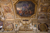 <center>La galerie d'Apollon.</center> La Nuit ou Diane par Le Brun. Entre 1667 et 1670, Jacques Gervaise peint la majorité des douze médaillons représentant les mois de l'année, placés à la base de la voûte, sur chacun des côtés (Novembre et Décembre). Entre 1666 et 1670, Léonard Gonthier (vers 1625-1701) peint, dans l’axe longitudinal du plafond, 6 ensembles de grotesques qui séparent les compartiments réservés aux peintures grand format et qui représentent les dieux des planètes. En bas, stucs qui représentent les signes du zodiaque : Sagittaire et Capricorne.