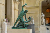 <center>Hercule combattant Achéloüs métamorphosé en serpent</center> Bronze fondu par Carbonneaux en 1824. Le modèle en plâtre fut exposé au Salon de 1814. Le sujet est tiré des Métamorphoses d'Ovide : Achéloüs était le rival d'Hercule pour l'amour de Déjanire ; au cours du combat, Achéloüs se transforma en serpent mais fut vaincu par Hercule. Ainsi Hercule se fit-il aimer de Déjanire. Par la suite, essayant de raviver l'amour qu'il lui portait, Déjanire offrit à Hercule une tunique imprégnée du sang de Nessus qui, au lieu d'être un philtre d'amour, se révéla être un brûlant poison.