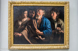 <center>Le Reniement de saint Pierre. </center>Louis (ou Antoine ?) LE NAIN. Laon, vers 1600-1610 - Paris, 1648. L'apôtre Pierre vient de renier par trois fois Jésus, qui Pavait prédit : au chant du coq, il prend conscience de sa lâcheté et pleure. Cet épisode nocturne de la Passion du Christ, rappelant à l'homme sa propre fragilité, est dramatisé par l'éclairage d'une torche, à l'exemple des peintres caravagesques. Les frères Le Nain tenaient atelier commun et signaient sans jamais indiquer leur prénom. Sans doute remis à l'Académie royale de peinture lors de leur réception en mars 1648 par les trois frères, le tableau est l'œuvre d'un des deux aînés, Louis ou Antoine, tous deux morts en mai la même année. En 1656, l'Académie offre au cardinal Mazarin ce « Saint Pierre de défunt M. Le Nain »f ce qui exclut le troisième frère, Mathieu, mort en 1677.