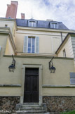 <center>Louveciennes</center>Le château de Madame du Barry, ou Pavillon des eaux ou « Pavillon du gouverneur de la machine ». Dans ce domaine résidèrent au XVIIIe siècle plusieurs descendants légitimés de Louis XIV et de Mme de Montespan : Mlle de Clermont (1697-1741), le comte de Toulouse (1678-1737), le duc de Penthièvre (1725-1793), le prince de Lamballe (1747-1768).