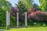 <center>Le Pavillon de Musique</center>Ici, les colonnes lisses doriques de la façade arrière.