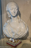 <center>Le domaine de Marly</center>Buste de Madame du Barry. Manufacture Samson et Cie. D'après Augustin Pajou (1730 – 1809). Porcelaine. En 1772, Madame du Barry commanda à son sculpteur favori, Augustin Pajou, son portrait en buste. L'œuvre en marbre est présentée au salon de 1773 et la comtesses l'expose par la suite dans sa résidence de Louveciennes. La copie en porcelaine de l'œuvre de Pajou manifeste le succès de l'image qu'il laissa de la favorite de Louis XV.