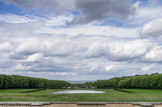 <center>Le domaine de Marly</center>Vue depuis le Pavillon du Roi. Le Grand Bassin. A gauche, bosquet du Levant, à droite celui du Couchant