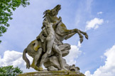 <center>Le domaine de Marly</center>La Convention décida de leur transport à Paris et les .installa, sur une idée du peintre David, en bas de l'avenue des Champs-Élysées.
En 1984 et 1986, les quatre groupes de chevaux furent transférés dans la cour Marly du musée du -Louvre. Des moulages les ont remplacés autour de la Concorde à Paris et des