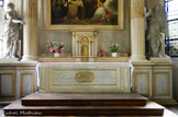 <center>Eglise saint Vigor</center>Selon les rumeurs, Louis XIV aurait épousé Madame de Maintenon devant cet autel.
Sous une marche du chœur se trouvent les entrailles de Bontemps, premier valet de chambre du roi, gouverneur de Marly et de Versailles.