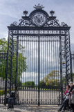 <center>Le château du Verduron </center> La grille de fer forgé, inspirée du domaine de Versailles, fut réalisée en 1873 par Poupart, artisan local.