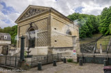 <center>Ville de Marly-le-Roi</center> A l'arrière du pavillon, on aperçoit la canalisation qui va monter l'eau sur le plateau.