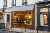 <center>Rue du Cherche Midi</center> Au début des années 1930, Pierre-Léon Poilâne, avait créé une boulangerie au 8 rue du Cherche-Midi à Paris, où il vendait son fameux « pain Poilâne ». Au sortir de la seconde Guerre mondiale, la mie de pain blanche était préférée car considérée comme plus « propre ». Pierre ne voulait pas céder à la mode de l'époque et décida d'utiliser de la farine à meule de pierre afin de faire un pain bien plus riche en nutriments.