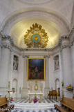 <center>Missions étrangères</center>Intérieur de la chapelle de l'Épiphanie des Missions étrangères. Le choeur est dominé par l’étoile des mages au dessus d’un tableau représentant l’épiphanie, l’adoration de l’enfant Jésus par les mages venus d’Orient , entre les statues de St Joseph et d'un saint missionnaire