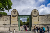 <center>Le cimetière du Père Lachaise </center> À la suite de la fermeture du cimetière des Innocents le 1er décembre 1780, en application tardive de la loi de 1765 qui interdisait les cimetières en ville, Paris commença à manquer de lieux de sépultures. Au début du XIXe siècle furent ainsi créés plusieurs nouveaux cimetières hors des limites de la capitale : le cimetière de Montmartre au nord, le cimetière de l'Est, le cimetière du Montparnasse au sud et, à l'ouest de la ville, le cimetière de Passy. Le préfet de Paris décréta l'affectation des 17 hectares de Mont-Louis à la création du « cimetière de l'Est ». La conception du cimetière fut confiée à l'architecte néo-classique Alexandre-Théodore Brongniart en 1803. Le cimetière fut ouvert le 21 mai 1804 (1er prairial an XII).