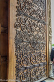<center>Le portail de la Vierge.</center>Porte en bois aux ferrures de fer forgé du XIIIe siècle.