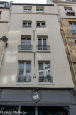 <center>Le parcours Molière.</center>Immeuble du XVIIe sur fondation médièvale.