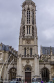 <center>Le parcours Molière.</center>Église Saint-Germain-l'Auxerrois. Beffroi construit seulement au XIXe siècle entre l'église et la mairie du 1er arrondissement.