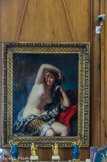 <center>Musée Nissim de Camondo</center>Le grand bureau. Bacchante, par Elisabeth-Louise Vigée Lebrun, vers 1785. Huile sur panneau de chêne. Ce sujet mythologique est exceptionnel dans l’œuvre de la portraitiste attitrée de Marie-Antoinette. Toutefois, prétexte au rendu du charme d’un nu féminin, il connut un vif succès qui poussa l’artiste à en peindre une seconde version.