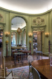 <center>Musée Nissim de Camondo</center>La salle à manger. DSur des paire de buires, d’après un modèle attribué à Sigisbert – François Michel, vers 1850, bronze à patine brune et bronze doré.