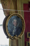 <center>Musée Nissim de Camondo</center>Le petit bureau. Portrait de Jacques Necker. Par Joseph-Siffred Duplessis (1725-1802). Vers 1781. Huile sur toile. Jacques Necker (1732-1804) fut le directeur général des finances sous Louis XVI. Le cadre en bois sculpté et doré est décoré de cornes d’abondance et d’un nid.