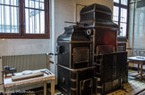 <center>Musée Nissim de Camondo</center>La cuisine. Elle est dotée des installations les plus sophistiquées de l’époque. L’imposante rôtisserie.