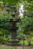 <center>Parc Monceau.</center>En 1982, une lanterne japonaise (Tōrō) prend place dans le parc, à proximité de la pyramide, pour symboliser l'amitié entre Paris et Tokyo.