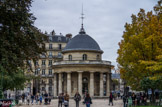 <center>Parc Monceau.</center>En 1787 une partie du jardin est amputée afin de permettre à Claude Nicolas Ledoux de construire 